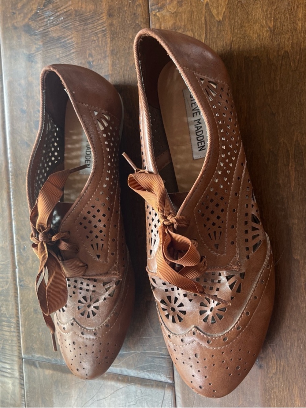 Steve Madden tan leather brogues with cutouts and ribbon laces - Picture 3 of 5